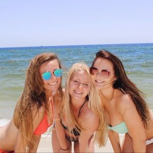 Meet your Posher, Cara